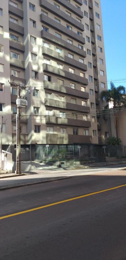 Apartamento central, novo e com garagem em Curitiba Exterior foto